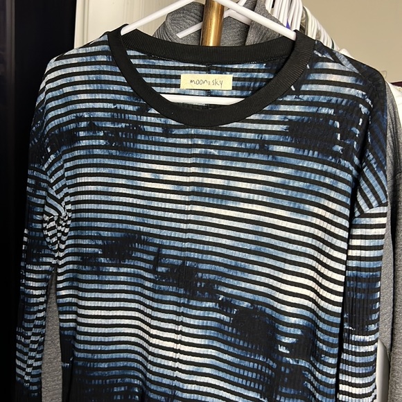 Tide dye blue top - Picture 3 of 3